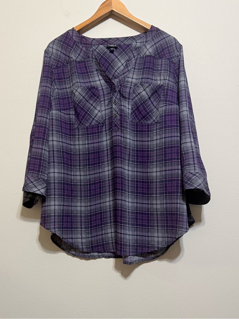 Torrid Purple Plaid V Neck Button 3/4 sleeves Blouse 2x EUC
